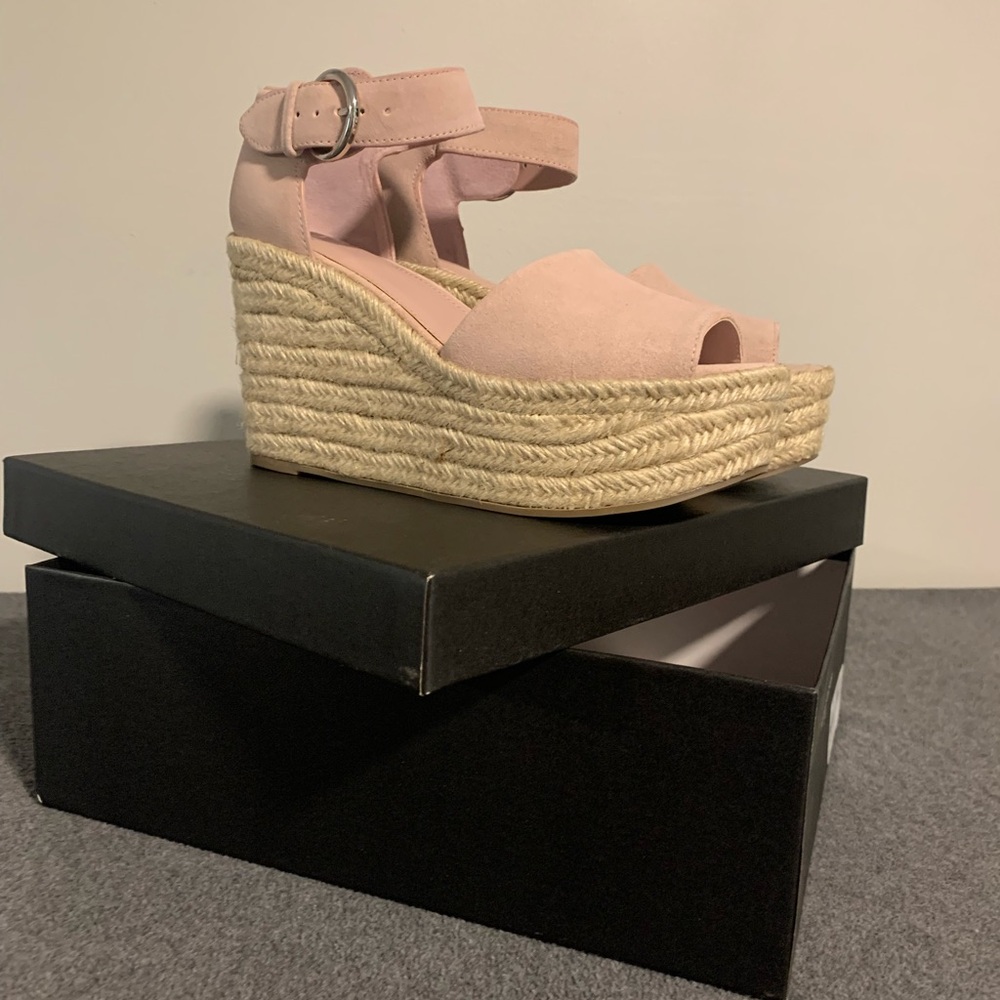 Marc Fisher Women’s wedge shoes size 9 (Runs large)